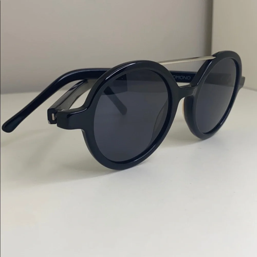 Komono New Vivien Glossy Black Sunglasses round